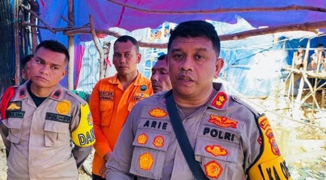 
Keterangan Foto : Kapolres Mandailing Natal (Madina) AKBP Arie Sofandi.