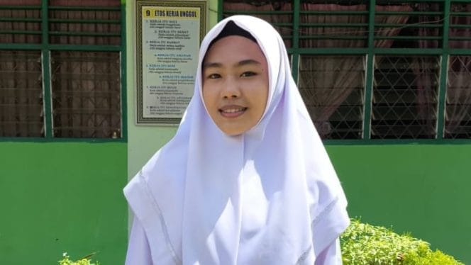 Keterangan Foto : Herma Yulia, siswa Madrasah Aliyah Negeri (MAN) 3 Mandailing Natal