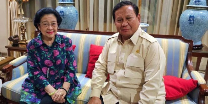 
Keterangan Foto : Presiden Prabowo Subianto bertemu dengan Presiden ke-5 sekaligus Ketua Umum PDIP Megawati Soekarnoputri di Teuku Umar pada Senin malam, 7 April 2025.