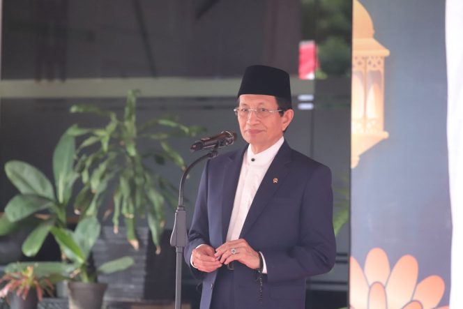 
Keterangan Foto : Menteri Agama Nasaruddin Umar, Jakarta, Minggu (13/4/2025).