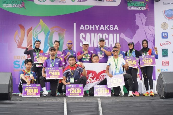 Ribuan peserta antusias mengikuti Adhyaksa Sanggau City Run 2025 yang digelar di Taman Arong Belopa, Minggu (13/4/2025).