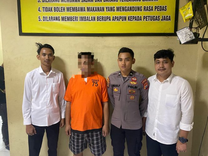 
Keterangan Foto :  Ditreskrimum Polda Banten melakukan penangkapan terhadap salah satu oknum anggota Dewan Perwakilan Rakyat Daerah (DPRD) Provinsi Banten dari Fraksi Partai Golkar atas tindak pidana penipuan dan atau penggelapan.