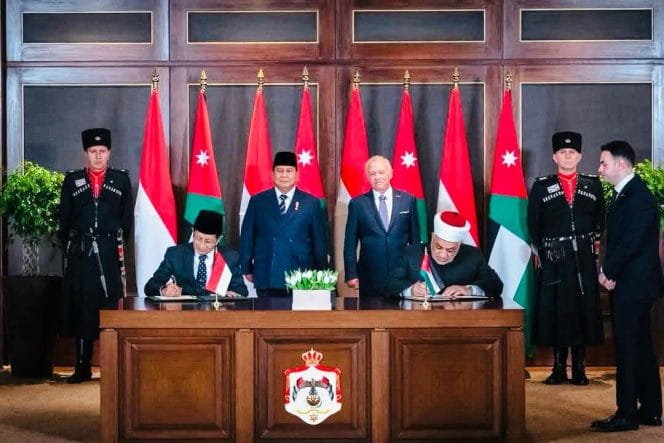 
Keterangan Foto : Menteri Pendidikan Tinggi dan Riset Kerajaan Yordania Azmi Mahafzah. Sementara MoU bidang urusan agama dan wakaf ditandatangani Menag RI bersama dengan Menteri Wakaf, Urusan Islam, dan Tempat Suci Yordania Mohammad Al-Khalaileh.