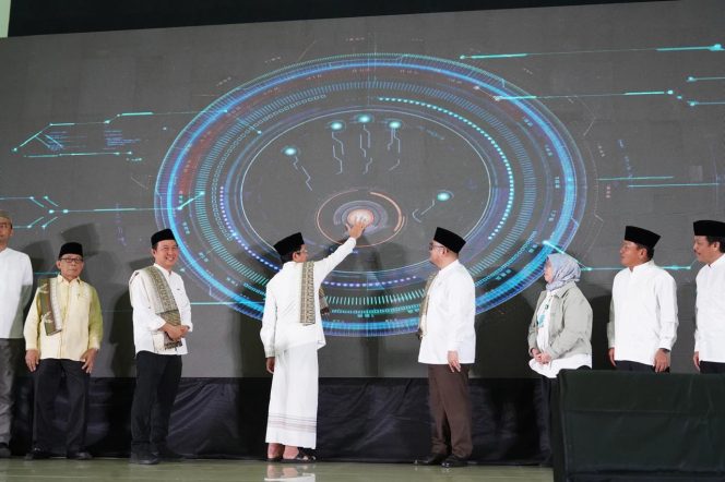 
Keterangan Foto : Kementerian Agama meraih penghargaan dari Museum Rekor Indonesia (MURI) atas terselenggaranya Bimbingan Manasik Haji Nasional.