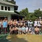 Ketua Afi Dkj Sosialisasikan Floorball Di Smpn 268 Halim 14 Jakarta, ---- Ketua Asosiasi Floorball Indonesia (Afi) Provinsi Dkj Dr. Misbah Fikrianto Melakukan Sosialisasi Cabang Olah Raga Tersebut Di Smpn 268 Halim Jakarta Timur, Rabu, 23 April 2025. Sosialisasi Melibatkan Berbagai Unsur, Diantaranya, Manajemen Sekolah, Asosiasi Floorball, Klub Rocket Floorball, Ekskul Floorball Smpn 51, Pelatih, Orang Tua, Dan Guru Olahraga. Menurut Misbah, Cabang Olah Floorball Semakin Diminati Generasi Muda, Terutama Pelajar Dan Mahasiswa. Beberapa Sekolah Di Dkj Sudah Menjadikan Floorball Sebagai Olahraga Ekstrakurikulernya. “Upaya Pengembangan Dan Pemasalan Cabang Olahraga Floorball Terus Kami Lakukan. Kali Ini Di Smpn 268 Halim. Alhamdulillah Antusiasme Pelajar Di Sini Cukup Tinggi,” Tutur Misbah. Dalam Melakukan Sosialisasi Tersebut, Misbah Melanjutkan, Afi Provinsi Dkj Berkolaborasi Dengan Berbagai Pihak Sehingga Floorball Menjadi Cabang Olahraga Prestasi Yang Semakin Meluas Dan Diminati. Sementara Itu Wakil Kepala Sekolah Smpn 268 Jafar Shodiq Sahrudin, S.pd Mengatakan Peluang Floorball Menjadi Salah Satu Pilihan Ekstrakurikuler Di Sekolahnya Terbuka Luas Karena Antusiasme Pelajarnya Cukup Tinggi. “Smpn 268 Sangat Berminat Untuk Mengembangkan Olahraga Floorball Ini Dan Menjadi Sebagai Pilihan Ekstrakurikuler. Saya Melihat Antusiasme Siswa Kami Cukup Tinggi,” Tutur Jafar. Hal Sama Juga Dikatakan Guru Olah Raga Smpn 268 Ade Firmanto. “Minat Siswa Tinggi Sekali Padahal Cabang Cabang Olah Raga Ini Baru Diperkenalkan,” Tuturnya. Berkelanjutan Lebih Jauh Ketua Afi Provinsi Dki Dr. Misbah Fikrianto Mengatakan Kegiatan Sosialisasi Dan Latihan Ini Menjadi Terbuka Dan Berkelanjutan, Sesuai Dengan Minat Dan Peluang Yang Ada. Beberapa Sekolah Yang Sudah Dilakukan Sosialisasi, Diantaranya: Smpn 9 Bekasi, Sdit Al Amal, Dan Lainnya. Ia Berharap Kolaborasi Dan Pengembangan Olahraga Floorball Lebih Cepat Dan Terbuka. “Mari Kita Jadikan Floorball Sebagai Cabang Olahraga Prestasi Di Indonesia Dan Asia Tenggara,” Ajaknya. Sebagai Informasi, Lanjut Misbah, Afi Akan Menyelenggarakan Kejuaraan Antar Pelajar Floorball Tahun 2025 Pada Bulan Mei 2025. “Ayo Kita Ikuti Dan Dukung Pelajar Di Indonesia Melalui Pertandingan Floorball,” Tutupnya.