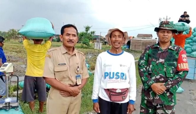 
Keterangan Foto : Petani di Desa Manggis, Kecamatan Mojosongo, Kabupaten Boyolali, Jawa Tengah.