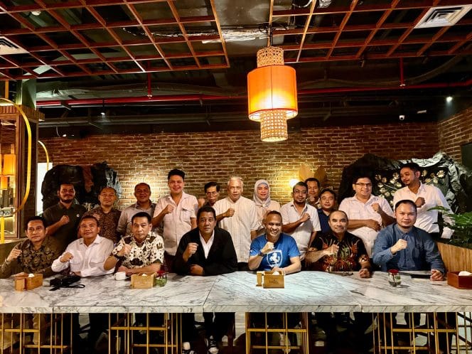 
Keterangan Foto : mantan aktivis kelompok Cipayung, sebut saja “Roundtable 98 Cipayung.