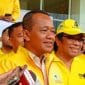 Polisi Menangkap Anggota Dprd Asahan Dari Fraksi Golkar Berinisial P Saat Penggerebekan Judi Sabung Ayam Di Desa Punggulan, Kecamatan Air Joman, Kabupaten Asahan, Sumatra Utara (Sumut). Kasat Reskrim Polres Asahan, Akp Ghulam Yanuar Lutfi Mengatakan P Diamankan Bersama 8 Orang Lainnya Karena Diduga Terlibat Kasus Judi Sabung Ayam. &Quot;Benar, Delapan Orang Diamankan Bersama Anggota Dprd Asahan Inisial P Dari Rumah P Di Desa Punggulan, Kecamat Air Joman,&Quot; Kata Akp Ghulam Kepada Wartawan 21-4-2025. Akp Ghulam Menambahkan Rumah Pribadi P Diduga Dijadikan Lokasi Judi Sabung Ayam. Namun Ia Belum Bisa Memastikan Sudah Berapa Lama Kegiatan Itu Berlangsung. &Quot;Betul Rumah Anggota Dprd Asahan Yang Digerebek. Untuk Berapa Lama, Itu Masih Dalam Penyelidikan,&Quot; Pungkasnya. Akp Ghulam Menyebutkan Dari Penggerebekan Itu, P Berserta 7 Orang Lainnya Dibawa Ke Mapolres Asahan. Saat Ini Status Kedelapan Orang Tersebut Masih Sebagai Saksi. &Quot;Termasuk Anggota Dprd Nya Yang Dibawa. Barang Bukti Yang Diamankan Macam Macam. Nanti Lengkapnya Kita Kasih Tau Masih Ngejar Yang Lain. Jadi Belum Tuntas,&Quot; Pungkasnya.