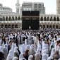 Jakarta - Direktorat Jenderal Penyelenggaraan Haji Dan Umrah (Phu) Kementerian Agama (Kemenag) Hari Ini Kembali Mengumumkan Hasil Seleksi Calon Petugas Penyelenggara Ibadah Haji (Ppih) Arab Saudi 1446 H/2025 M Tingkat Pusat. Pengumuman Dilakukan Melalui Wa Blast Ke Nomor Telepon Seluler (Ponsel) Masing-Masing Peserta. “Hari Ini Kami Kembali Mengumumkan Hasil Seleksi Calon Petugas Ppih Arab Saudi 1446 H/2025 M,” Terang Direktur Bina Haji Musta’in Ahmad Di Jakarta, Jumat (25/4/2025). Dijelaskan Musta'In, Ini Merupakan Kali Kedua Pengumuman Hasil Seleksi Ppih Arab Saudi. Sebelumnya, Ditjen Phu Telah Mengumumkan Hasil Seleksi Kali Pertama Pada 12 April 2025 Untuk Mengikuti Bimbingan Teknis (Bintek) Dari 14 - 20 April 2025 Di Asrama Haji Pondok Gede. &Quot;Pengumuman Kali Kedua Pada Hari Ini, Seiring Adanya Penambahan Dari Arab Daudi Untuk Pemulihan Kuota Normal Petugas,&Quot; Jelas Musta'In. &Quot;Mereka Yang Diumumkan Lulus Hari Ini Harus Mengikuti Orientasi Dan Pembekalan Di Asrama Haji Cipondoh, 4 - 6 Mei Dan Akan Berangkat Ke Saudi Pada 7 Mei 2025,&Quot; Sambungnya. Musta'In Meminta Peserta Yang Sudah Mendapat Wa Blast Dan Dinyatakan Lulus Untuk Bisa Segera Menyiapkan Berkas-Berkas Yang Dibutuhkan. Sebab, Waktu Yang Tersedia Tidak Banyak. Mereka Harus Mengikuti Orientasi Dam Pembekalan Sebelum Bertugas Di Tanah Suci. Menurut Musta’in, Para Calon Petugas Yang Diumumkan Lulus Pada Hari Ini Terdistribusi Pada Sejumlah Layanan, Yaitu: Layanan Akomodasi, Konsumsi, Transportasi, Layanan Jemaah Haji Lansia Dan Disabilitas, Layanan Pelindungan Jemaah, Layanan Penanganan Krisis Dan Pertolongan Pertama Pada Jemaah Haji (Pkp2Jh), Dan Layanan Media Center Haji (Mch). &Quot;Mereka Akan Ditempatkan Di Daerah Kerja Bandara (Madinah Dan Jeddah), Daker Madinah, Dan Daker Makkah,&Quot; Papar Musta'In. Selain Yang Lulus, Lanjut Musta'In. Ditjen Phu Juga Akan Mengumumkan Para Peserta Yang Tidak Lolos Seleksi Sehingga Belum Bisa Bergabung Sebagai Ppih 2025. “Kepada Peserta Yang Belum Lolos Pada Seleksi Calon Petugas Ppih Arab Saudi Tahun Ini Untuk Tetap Berbesar Hati Karena Kesempatan Melayani Jemaah Haji Indonesia Di Arab Saudi Masih Terbuka Di Tahun Mendatang,” Sambungnya. Ditjen Penyelenggaraan Haji Dan Umrah (Phu) Kemenag Telah Menerbitkan Rencana Perjalanan Haji (Rph) 1446 H. Jemaah Haji Indonesia Dijadwalkan Akan Mulai Masuk Asrama Haji Pada 1 Mei 2025. Sehari Berikutnya, Jemaah Haji Reguler Asal Indonesia Secara Bertahap Akan Mulai Diberangkatkan Ke Tanah Suci Dari Embarkasi Masing-Masing. &Quot;Insya Allah, Petugas Haji Akan Terbang Ke Saudi Untuk Gelombang Pertama Pada 28 April 2025. Mereka Akan Bersiap Menyambut Kedatangan Jemaah Di Madinah Mulai 2 Mei 2025,&Quot; Tandasnya.