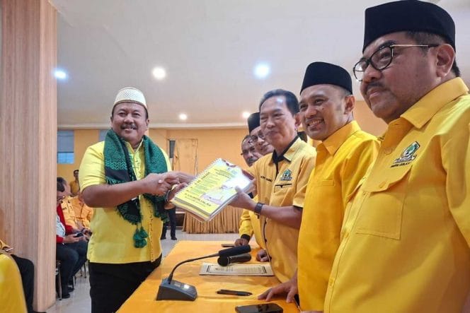 
Keterangan Foto : Musyawarah Daerah XI DPD Partai Golkar Jatim di Surabaya, Sabtu (10/5/2025), diramaikan hanya oleh satu calon ketua, yakni Ali Mufti.