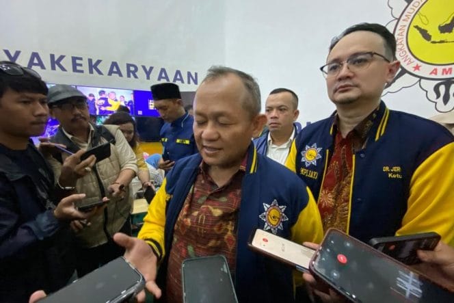 
Foto Sekjen Golkar Muhamad Sarmuji Media Center Angkatan Muda Pembaharuan Indonesia (AMPI) di kawasan Menteng, Jakarta Pusat, Rabu (28/5).