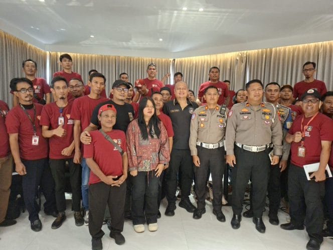 
Rumah Berdaya Pengemudi Indonesia (RBPI) bekerja sama dengan Sahabat Polisi Indonesia (SPI) menggelar seminar bertajuk Safety Driving di Hotel 88 Kedoya Jakarta Barat,(4/5/2025)
