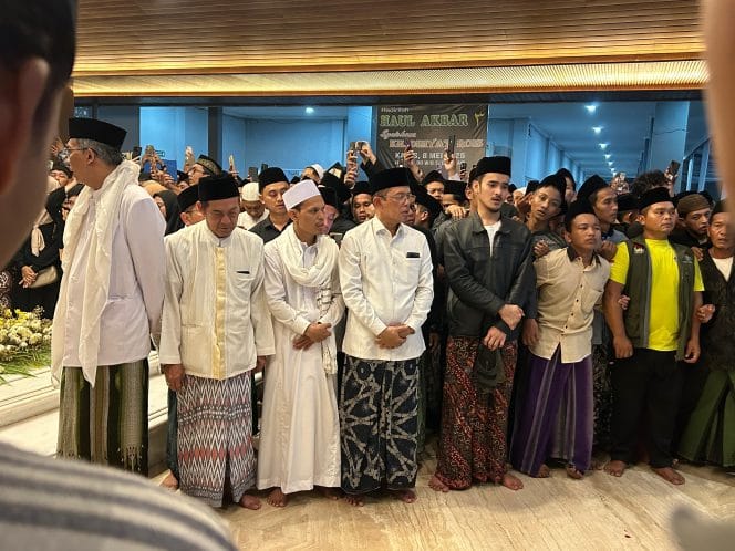 
Keterangan Foto : KH Maman Imanulhaq.