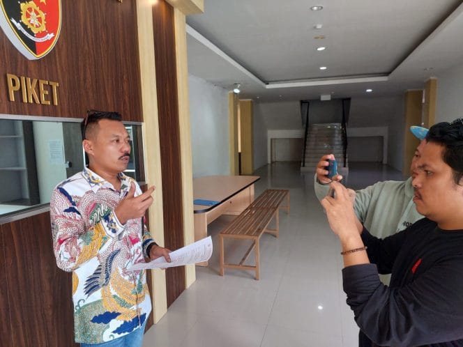 
Keterangan foto : Hasri Jack, pengacara yang getol dibidang agraria dan juru bicara tim advokasi Asosiasi Petani Sawit, Sabtu (10/5/2025)