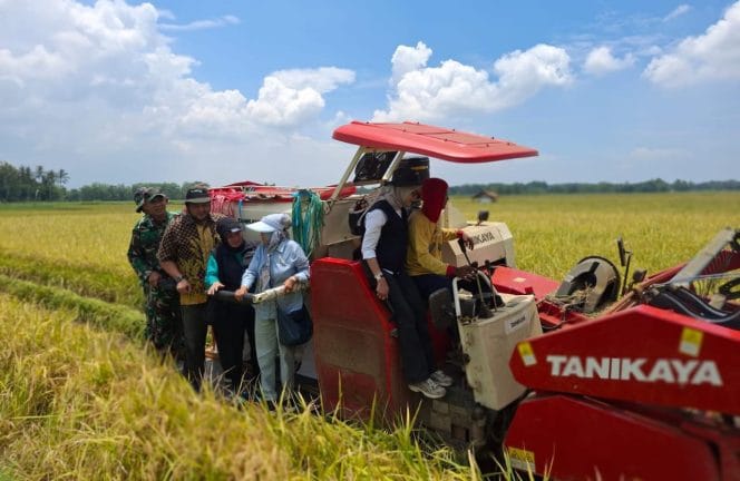 
Keterangan foto : Perum BULOG Kantor Cabang Lebak membuktikan komitmennya dalam mendukung Program Asta Cita Pemerintah, Minggu (11/5/2025)