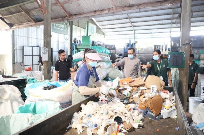 
Keterangan Foto : (Red)