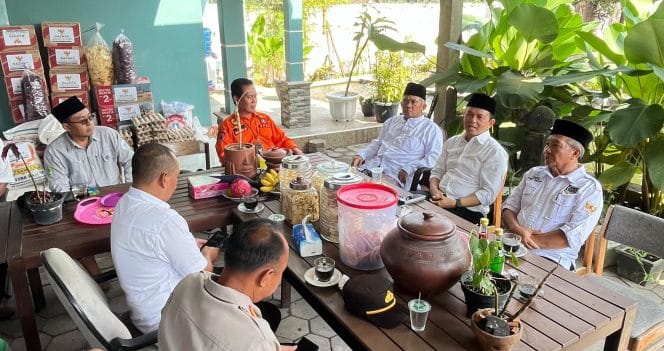 
Keterangan Foto : (Red).