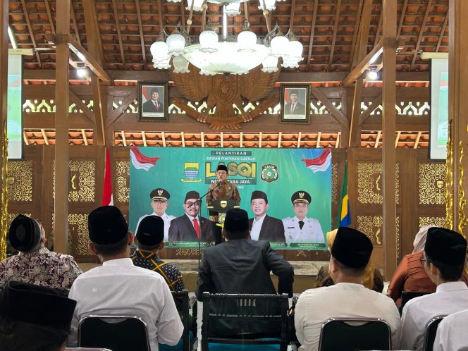 
Keterangan Foto : Ketua DPW LASQI Jabar, Dr. KH. Maman Imanulhaq.