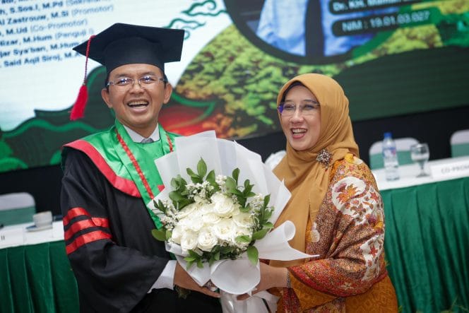 
Keterangan Foto : Maman Imanulhaq