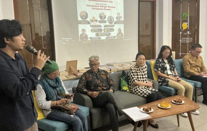 
Keterangan Foto : Revitriyoso Husodo, Dewan Pengawas Jaringan Kerja Kebudayaan Rakyat (JAKER).