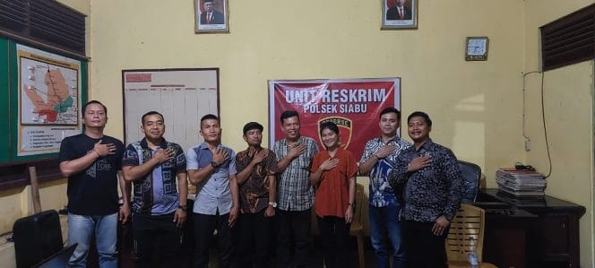 
Keterangan foto: Saat memediasi korban penganiayaan dengan pelaku, Rabu (21/05/2025). 