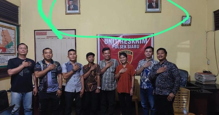 Foto Presiden Lama Masih Terpajang di Polsek Siabu, Pengamat Pertahanan Soroti Pentingnya Sinergi Polri dan Pemerintah Baru