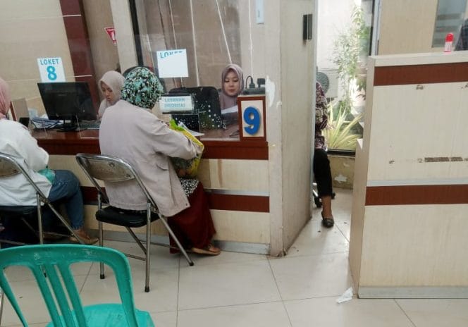 
Keterangan foto: Pelayanan Dinas Kependudukan dan Pencatatan Sipil (DISDUKCAPIL) Kabupaten Pandeglang, Selasa (06/05/2025). 