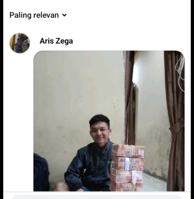 
Keterangan Foto : Setatus Facebook Dimcy Lesmana atau Lesmana Halawa korban penganiayaan diduga oleh bos tambang ilegal. 