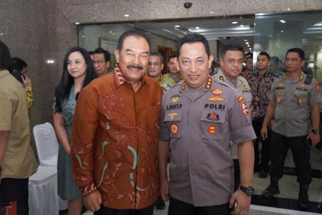 
Keterangan Foto : Irjen Pol (Purn) Drs. Sisno Adiwinoto, MM.