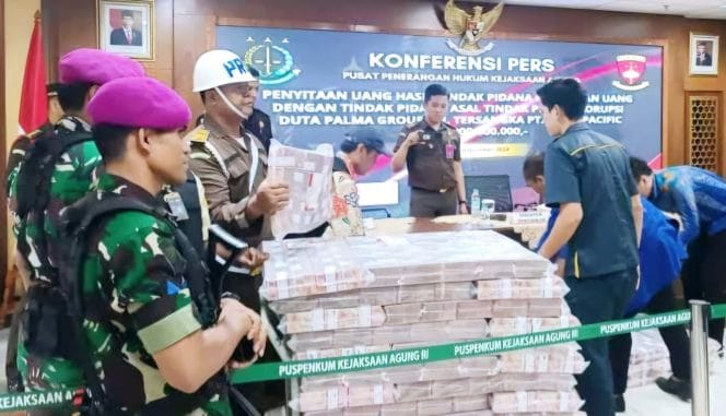 
Keterangan Foto : Pengawalan  TNI untuk mendukung pengamanan Kejaksaan di seluruh Indonesia.