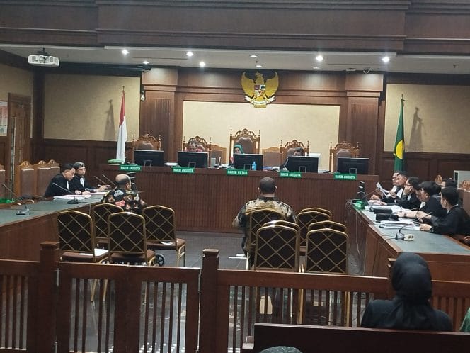 
Keterangan foto : Sidang lanjutan kasus dugaan Tindak Pidana Pencucian Uang (TPPU) dalam skandal korupsi Izin Usaha Pertambangan (IUP) PT Antam di Blok Mandiodo, Kabupaten Konawe Utara, Rabu (11/6/2025)
