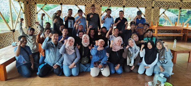 Keterangan foto: karyawan PT Cometa Can Jalan Telesonic Ujung KM. 3 Desa Pasir Jaya Kecamatan Jatiuwung Kota Tangerang, Selasa (15/07/2025).