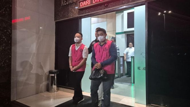 
Kejaksaan Negeri (Kejari) Jakarta Utara menetapkan dua orang sebagai tersangka dalam kasus dugaan tindak pidana korupsi fasilitas Kredit Modal Kerja (KMK) di salah satu bank milik negara (HIMBARA) yang berlokasi di kawasan Sunter