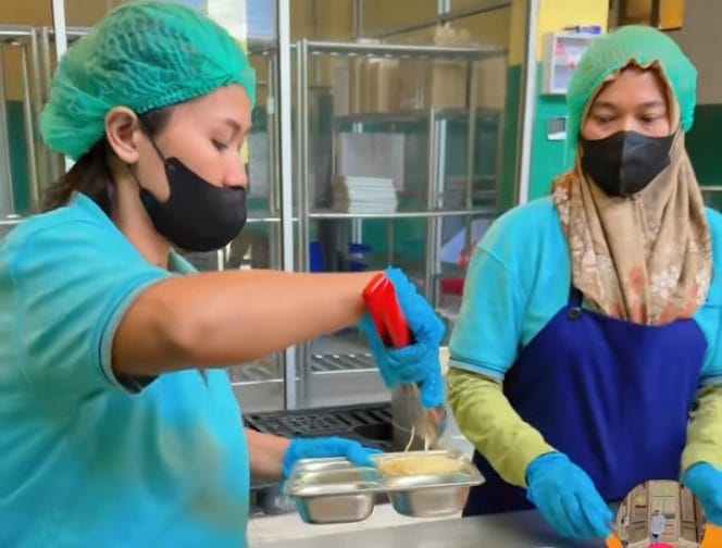 Makanan Bergizi Gratis (MBG) tiap hari dari jajaranya, dan jumlah penerima makanan bergizi sampai pertengahan Agustus 2025 mencapai 20 juta orang lebih.