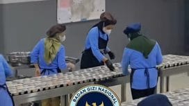 Makanan Bergizi Gratis (MBG) tiap hari dari jajaranya, dan jumlah penerima makanan bergizi sampai pertengahan Agustus 2025 mencapai 20 juta orang lebih.