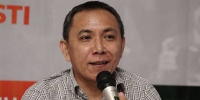 Direktur Eksekutif Political and Public Policy Studies (P3S), Jerry Massie, pernah pengurus bidang humas di DPP Golkar saat Munas Ancol di bawah kepemimpinan Agung Laksono.