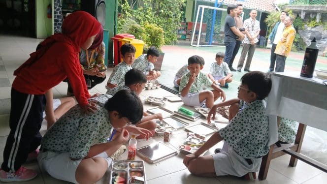 
Dapur Sekolah untuk program Makan Bergizi Gratis (MBG)