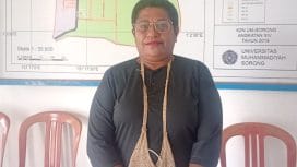 Keterangan foto : Maria Makdalena Sentuf saat ditemui di Sorong, Rabu (24/9/2025).