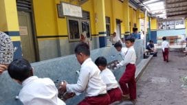 Keberhasilan pelaksanaan uji coba Dapur Sekolah di SDN Ngupasan, Jogjakarta tidak lepas dari peran Komite Sekolah dan para orang tua siswa.