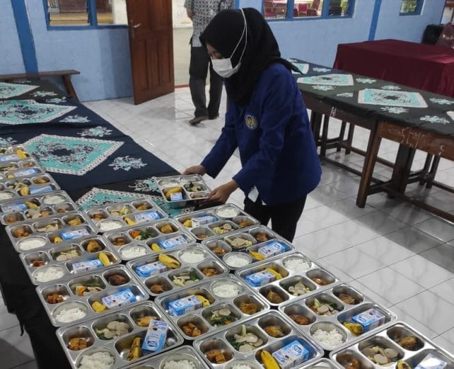 
Foto: Pelaksanaan uji coba dapur sekolah di SDN Ngupasan, Yogyakarta.