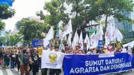 Foto: Ribuan Petani Geruduk Kantor Gubernur Sumut, Gubernur dan Wakil Gubernur Tak Temui Massa.