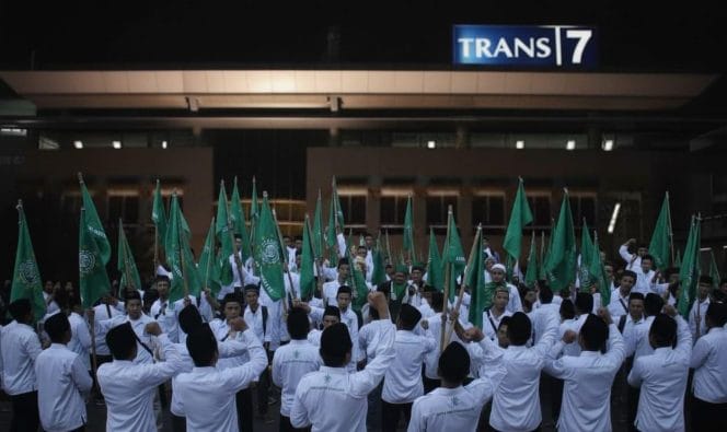 
Keterangan foto: Laskar Santri Nusantara menggelar