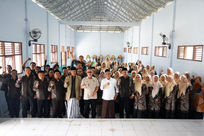 
Perkuat Nasionalisme, Arif Rahman Sosialisasikan Empat Pilar Kebangsaan di SMK Walisongo Pandeglang, Banten