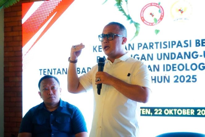 
Anggota DPR RI Komisi IV Fraksi NasDem, Arif Rahman, menegaskan pentingnya memperkuat landasan hukum Badan Pembinaan Ideologi Pancasila