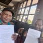 Rakyat Papua Tengah Tuding Ada Pembiaran Penyerobotan Lahan Oleh Pt Jati Dharma Indah 13 Papua Tengah — Kementerian Kehutanan Republik Indonesia Dinilai Tutup Mata Terhadap Laporan Rakyat Papua Tengah Soal Dugaan Penyerobotan Tanah Ulayat Oleh Pt Jati Dharma Indah (Jdi). Yusak Ernes Tebay, Pemilik Lahan Di Wilayah Tersebut, Menuntut Keadilan Dan Meminta Pemerintah Bertindak Atas Pelanggaran Yang Sudah Berlangsung Sejak 2014. Menurut Yusak, Pt Jati Dharma Indah Melakukan Penebangan Kayu Di Area Seluas Sekitar Dua Kilometer Persegi Tanpa Izin Dari Pemilik Hak Ulayat. “Perusahaan Ini Masuk Tanpa Permisi, Tidak Lewat Pintu, Tapi Lewat Jendela. Mereka Menebang Seenaknya Dan Mengabaikan Masyarakat Adat,” Ujarnya Dengan Nada Kecewa Nabire 25 Okteber 2025. Bernardus Pokuai, Pihak Yang Disebut Sebagai Penerima Pelepasan Lahan Sah Dari Pemilik Hak Ulayat, Menguatkan Pernyataan Tersebut. Ia Menyebut Perusahaan Menebang Berbagai Jenis Kayu Seperti Merbau, Matoa, Marsawa, Dan Jenis Kayu Pilihan Lainnya Tanpa Melakukan Reboisasi. Bahkan, Kata Dia, Jdi Menebang Pohon Yang Belum Layak Tebang Dan Diduga Sempat Mengubur Kayu Untuk Menghindari Protes Warga. “Warga Sudah Pernah Mendatangi Perusahaan, Meminta Mereka Lakukan Reboisasi, Tapi Tidak Direspons. Malah Sempat Terjadi Keributan,” Ungkap Bernardus. Rakyat Papua Tengah Melalui Para Tokoh Adat Dan Masyarakat Sudah Dua Kali Melayangkan Surat Resmi Kepada Kementerian Kehutanan: Pertama Pada 7 Maret 2025 (Nomor: 02/Nbr/Urkyt/2025) Dan Kedua Pada 4 September 2025 (Nomor: 01/Xi/2025). Dalam Surat Tersebut, Mereka Menuntut Pertanggungjawaban Pt Jati Dharma Indah Atas Kerusakan Lingkungan Dan Pelanggaran Hak Adat Yang Dilakukan. Namun Hingga Kini, Tak Ada Satu Pun Tanggapan Dari Kementerian Kehutanan Maupun Pihak Perusahaan. “Kami Sudah Menunggu Enam Bulan Sejak Surat Pertama, Tapi Tidak Ada Balasan. Surat Kedua Juga Sunyi. Kami Curiga Ada Permainan Antara Perusahaan Dan Pejabat Kementerian,” Kata Yusak Menuding. Warga Menilai Pt Jati Dharma Indah Mendapat Perlindungan Dari Oknum “Orang Kuat” Di Pusat. Karena Itu, Mereka Mengancam Akan Melakukan Aksi Pemalangan Jalan Utama Menuju Lokasi Perusahaan Jika Tidak Ada Kejelasan. “Kami Sudah Sabar. Kalau Tidak Ada Tindakan, Kami Akan Palang Jalan. Semua Akibatnya Ditanggung Oleh Kementerian Kehutanan Dan Pt Jati Dharma Indah,” Tegasnya. Tokoh Masyarakat Tomas Menambahkan, Pemerintah Pusat Harus Turun Tangan. “Kami Minta Presiden Prabowo Dan Kementerian Kehutanan Segera Menindak Pihak-Pihak Yang Bermain. Kalau Perlu, Tangkap Dan Jebloskan Ke Penjara. Jangan Biarkan Rakyat Terus Dirugikan.” Kasus Ini Kini Menjadi Sorotan Tajam Publik Papua Tengah. Warga Menuntut Pemerintah Menegakkan Prinsip Pelayanan Prima Bukan Pelayanan Khusus Untuk Perusahaan Besar. Jika Tak Ada Penyelesaian, Mereka Berjanji Akan Menempuh Jalur Hukum Agar Keadilan Benar-Benar Berpihak Pada Rakyat. “Di Mana Ada Rakyat, Di Situ Seharusnya Ada Negara,” Ujar Yusak, Menutup Pernyataannya Dengan Nada Getir.