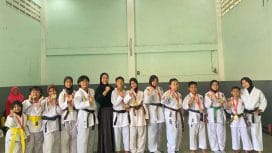 Poto kohai dan orang tua kohai,Dalam rangka mempererat tali silaturahmi antar pengurus dan anggota, Dojo zatayu melakukan halal bihalal sekaligus merayakan syukuran tempat pelatihan dan penyematan sabuk