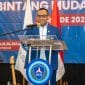 Dpn Bintang Muda Indonesia Resmi Dilantik, Siap Bawa Partai Demokrat Berjaya Kembali Di 2029 16 Kepengurusan Dewan Pimpinan Nasional (Dpn) Bintang Muda Indonesia (Bmi) Periode 2025–2030 Resmi Dilantik. Acara Pelantikan Organisasi Sayap Pemuda Partai Demokrat Itu Diselenggarakan Di Hotel Acacia, Jakarta Pusat, Senin (27/10/2025). Hadir Dalam Pelantikan Pendiri Partai Demokrat Prof Dr Subur Budi Santoso, Wamenaker Yang Juga Wasekjen Partai Demokrat Afriansah Noor, Anggota Dewan Kehormatan Partai Demokrat, Mayjen Tni (Purn) Ahmad Yani Basuki, Wabendum Partai Demokrat Steven Rumangkang, Anggota Dpr Ri Partai Demokrat, Sartono Hutomo Dan Umar Arsal, Bupati Sekadau Yang Merupakan Kader Partai Demokrat, Aron Sh. Hadir Pula Mantan Komandan Tkn Fanta Prabowo-Gibran, Arif Rosyid Hasan. Dalam Prosesi Pelantikan, Ketua Umum Bmi Terpilih Farkhan Evendi Dan Pengurus Lainnya Mengucapkan Ikrar Dan Sumpah Yang Dipimpin Langsung Oleh Dewan Pengawas Bmi, Nawa Said Dimyati. Usai Dilantik, Ketua Umum Dpn Bintang Muda Indonesia Farkhan Evendi Ucapkan Terimakasih Diberi Amanat Kembali Memimpin Bmi. Di Periode Kedua Ini, Farkhan Mengajak Semua Pengurus Dan Kader Bmi Menjaga Amanah Utama Yaitu Membantu Partai Demokrat Berjaya Kembali. &Quot;Amanah Kita Adalah Memperkuat Partai Demokrat Untuk Berjaya Kembali. Ini Amanah Yang Harus Dijaga,&Quot; Tegas Pria Yang Biasa Dipanggil Cak Farkhan Itu. Farkhan Juga Mengajak Semua Untuk Bekerja Nyata Bagi Rakyat. Menurutnya Di Indonesia Sudah Banyak Dan Tumpah Ruah Dengan Kata-Kata. Makanya Bmi Tidak Boleh Seperti Itu. &Quot;Kita Diam Tapi Bekerja, Berbuat Secara Nyata. Membuktikan Kepada Rakyat. Karena Indonesia Ini Sudah Banyak Dan Tumpah Ruah Oleh Kata-Kata,&Quot; Paparnya. Farkhan Menilai Soal Maju Mundurnya Organisasi Bukan Tergantung Dari Pengurus Inti Saja Tetapi Semua Pengurus Dan Kader. Makanya Harus Ditanamkan Dalam Diri Masing-Masing Bahwa Di Dunia Politik Diniatkan Sebagai Ibadah. &Quot;Bmi Menjadi Wadah Untuk Mendidik Calon Pemimpin Muda Yang Punya Karakter Dan Etika. Karakter Tertinggi Adalah Mementingkan Rakyat. Jadi Bmi Ini Ruang Bersama Kita, Semua Adalah Sahabat, Tidak Ada Saling Tikung, Semua Berkembang Saling Mendukung Sesuai Cita-Cita Kita,&Quot; Katanya. Sementara Itu Dalam Sambutannya, Wamenaker Afriansyah Noor Mengapresiasi Kiprah Bmi Yang Sudah Menginjak Periode Kedua. Meski Masih Sangat Namun Mampu Berkiprah Dengan Baik Dalam Memperkuat Partai Menuju Kemenangan Dan Kejayaan Di Masa Depan. &Quot;Yang Penting Semangat Dan Mempunyai Niat Kuat, Sabar, Tulus Dan Ikhlas. Hal-Hal Itu Yang Harus Dipegang Dengan Baik. Bmi Saya Lihat Semakin Kuat,&Quot; Tuturnya. Wamenaker Juga Menyampaikan Pentingnya Kaderisasi Dalam Sebuah Organisasi, Termasuk Di Dalam Bmi. Menurutnya, Organisasi Bukan Sekedar Nama Dan Ada Pengurus Di Tiap Daerah, Namun Kaderisasi Sangat Penting Untuk Regenerasi. &Quot;Harapan Saya Bmi Melakukan Kolaborasi Dengan Seluruh Elemen. Mempunyai Komitmen Memperkuat Partai Agar Partai Demokrat Berjaya Kembali Di Tahun 2029,&Quot; Tegas Dia. Pendiri Partai Demokrat Prof Subur Budi Santoso Memberi Nasehat Juga Untuk Para Pengurus Bmi. Menurutnya, Bmi Harus Mampu Meliat Peluang, Membaca Situasi Dan Keadaan Yang Terjadi. &Quot;Kemudian Sebagai Anak Muda, Harus Selalu Hormat Dan Belajar Dengan Menimba Pengalaman Kepada Para Senior,&Quot; Ujarnya