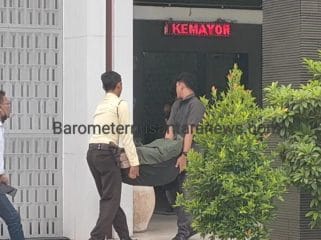 Keterangan foto : Kejaksaan Negeri (Kejari) Tanjung Perak terima barang bukti (BB) uang dugaan perkara tindak pidana korupsi (tipikor) PT Pelindo Regional 3 Surabaya, Senin (27/10/2025)