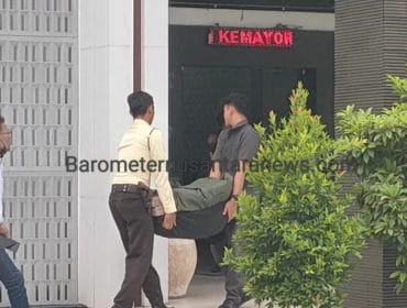 Keterangan foto : Kejaksaan Negeri (Kejari) Tanjung Perak terima barang bukti (BB) uang dugaan perkara tindak pidana korupsi (tipikor) PT Pelindo Regional 3 Surabaya, Senin (27/10/2025)