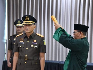 Foto: Dr. Hermon Dekristo, S.H., M.H. lantik 25 pejabat Eselon II & III dilingkungan Kejaksaan Tinggi Jawa Barat, pada Selasa (28/10/2025).